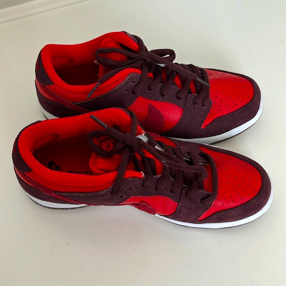 US 8.5 Nike Cherry Dunks